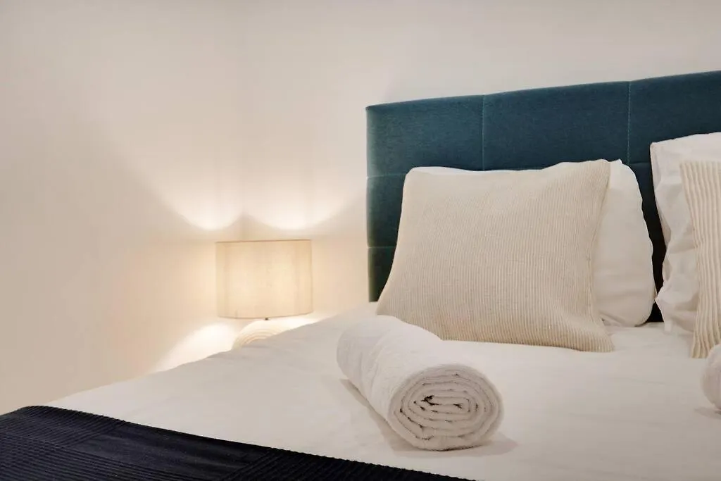 Charming Flat - Pere Lachaise * Париж