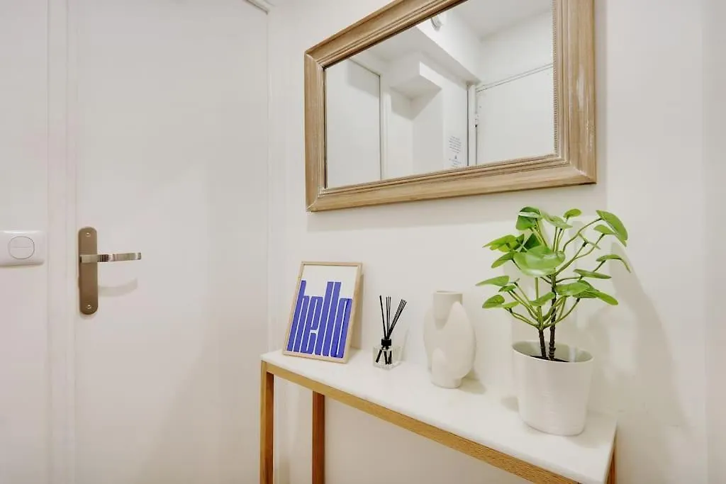 Charming Flat - Pere Lachaise Апартаменты *